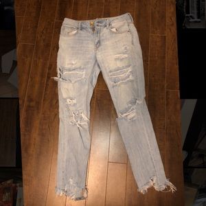 Distressed American eagle mom jeans